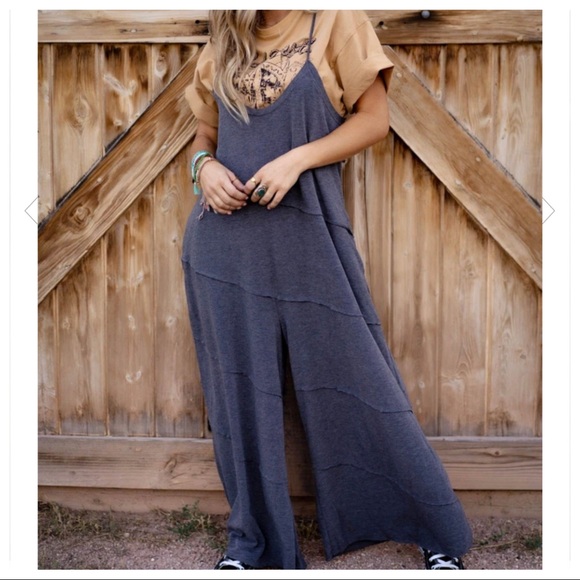 Fabulous 2 Tone Wide Leg side pockets jumpsuit - Picture 2 of 8